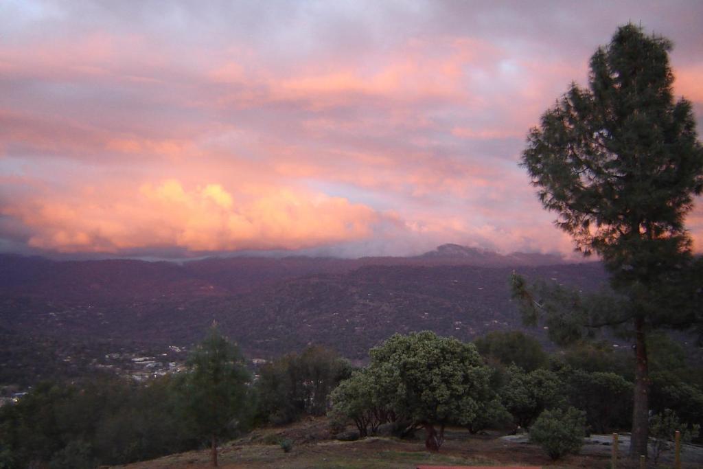 Yosemite Sierra View Bed & Breakfast Oakhurst Exterior photo