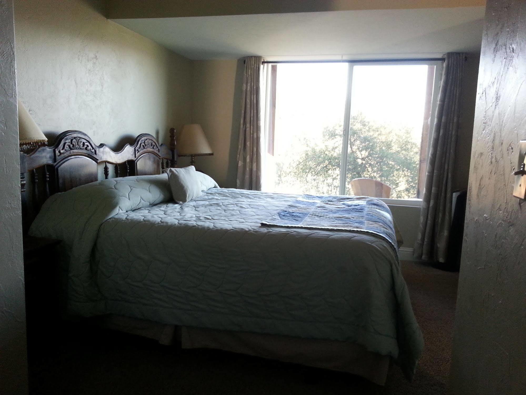 Yosemite Sierra View Bed & Breakfast Oakhurst Exterior photo